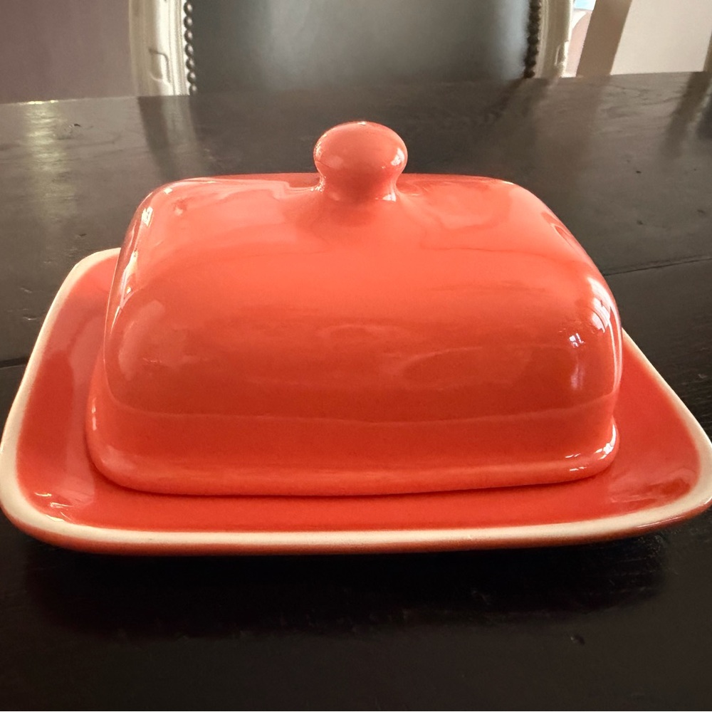 Vietri viva Vibrant Coral Butter Dish